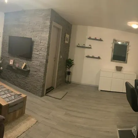 Apartament Sara *